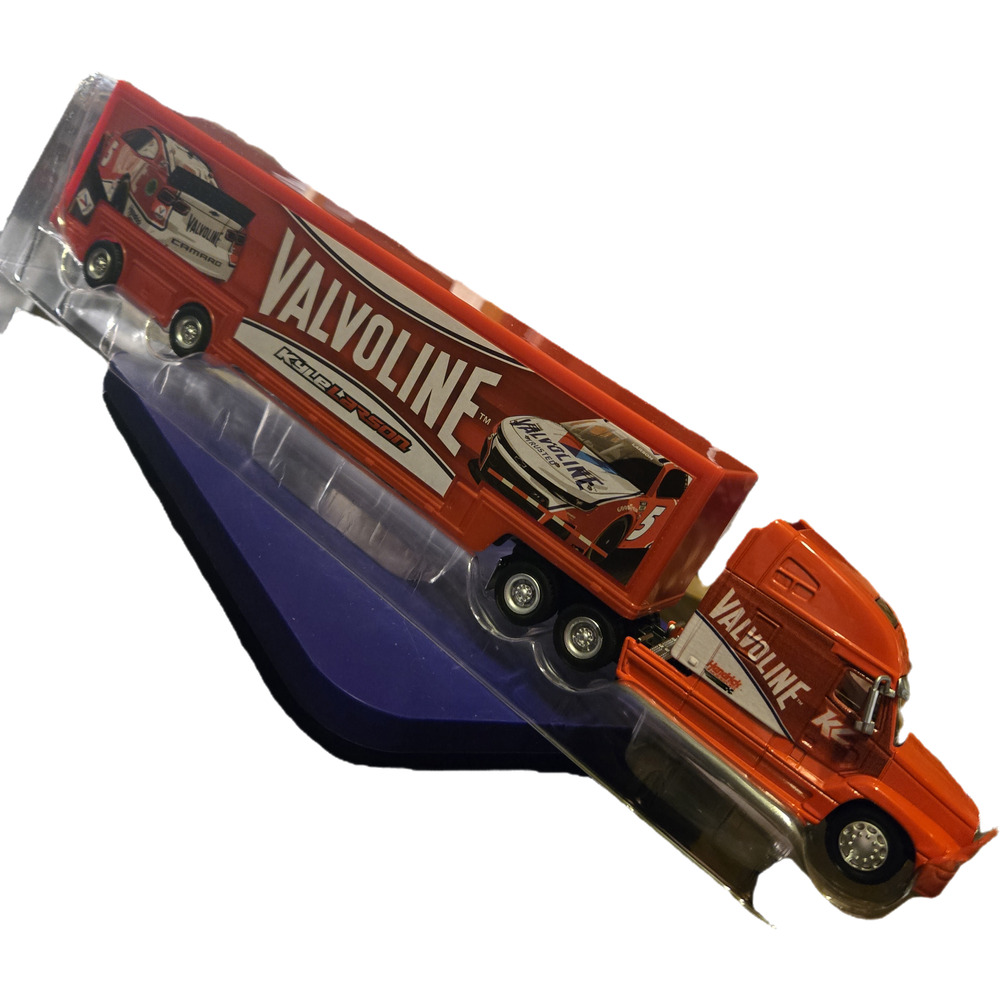 NASCAR Authentics Kyle Larson 5 Valvoline Hauler 1:64 Lionel Semi Truck